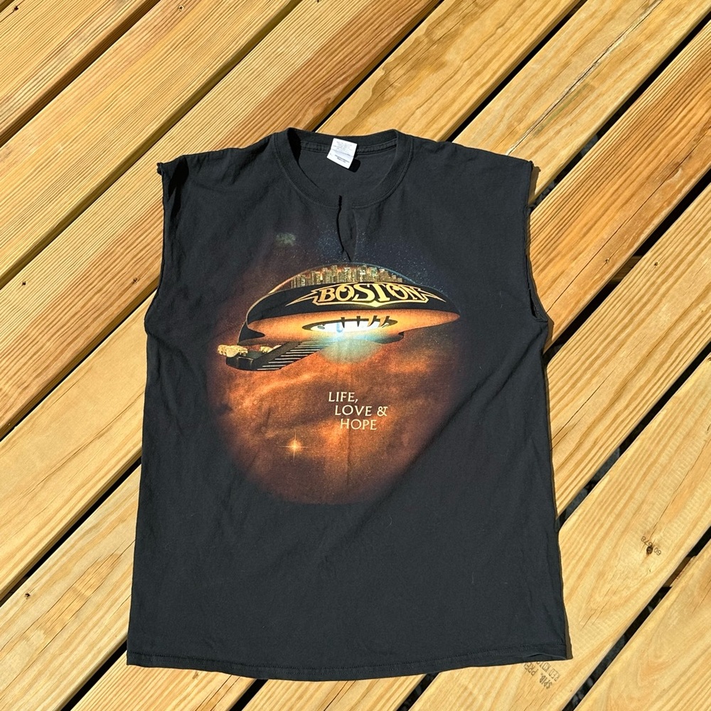 Boston Band Sleeves T Shirt Size XL